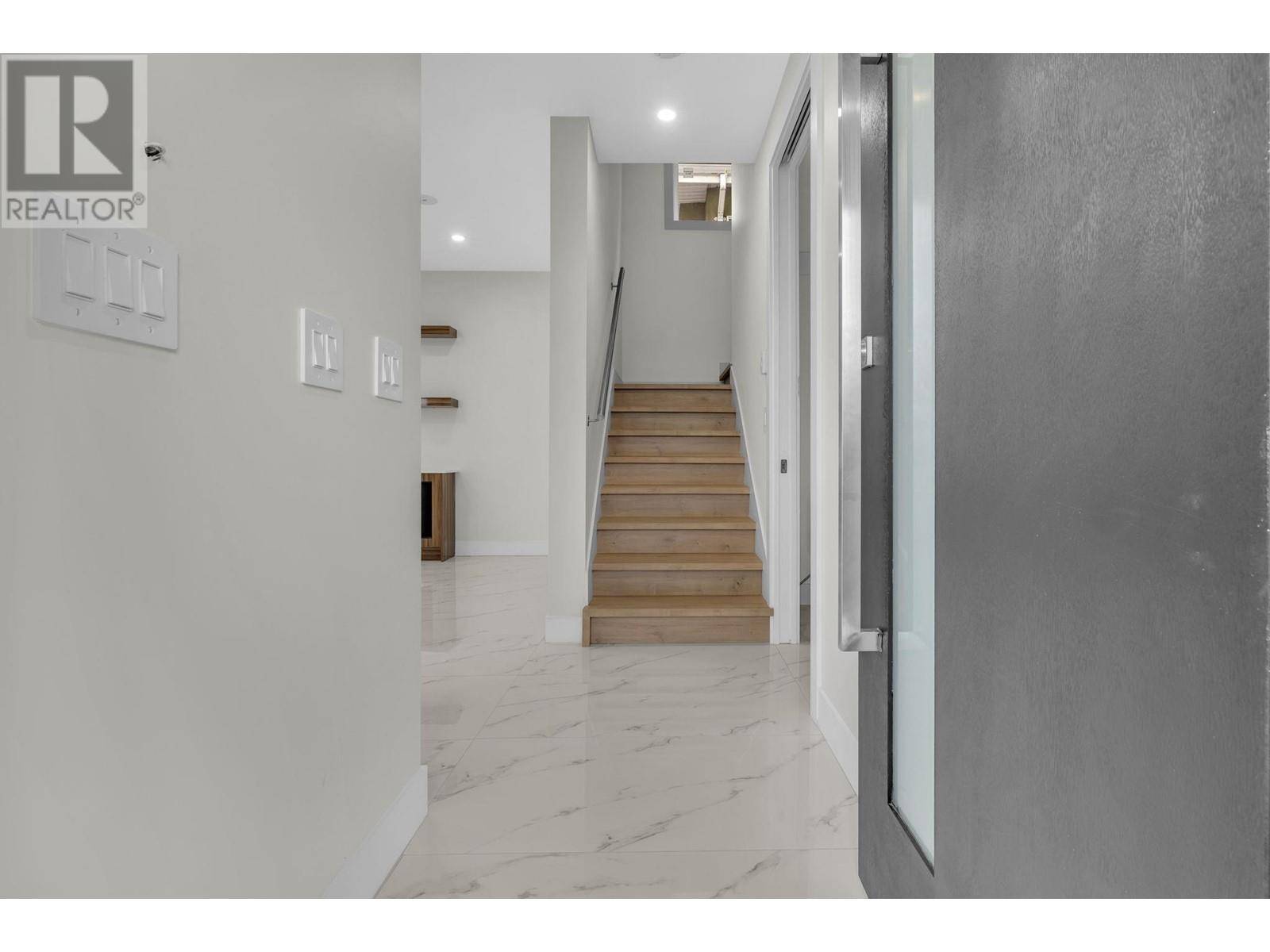 Vancouver, BC V5R1M8,4325 KAMLOOPS STREET