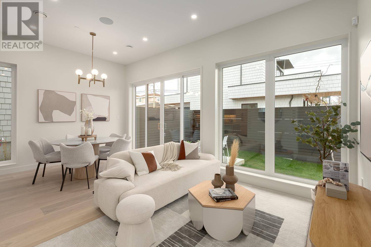 Vancouver, BC V5R3M7,2670 E 38TH AVENUE