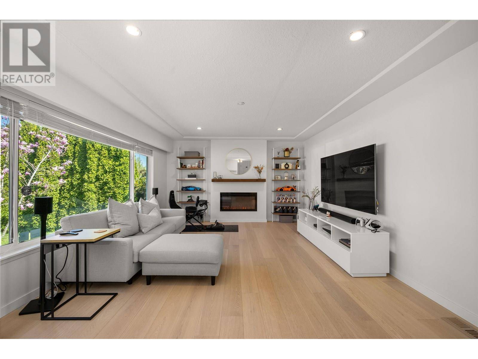 Vancouver, BC V6L2C6,2566 MCBAIN AVENUE