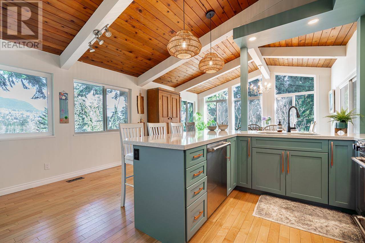 Port Moody, BC V3H2L8,3345 VIEWMOUNT DRIVE