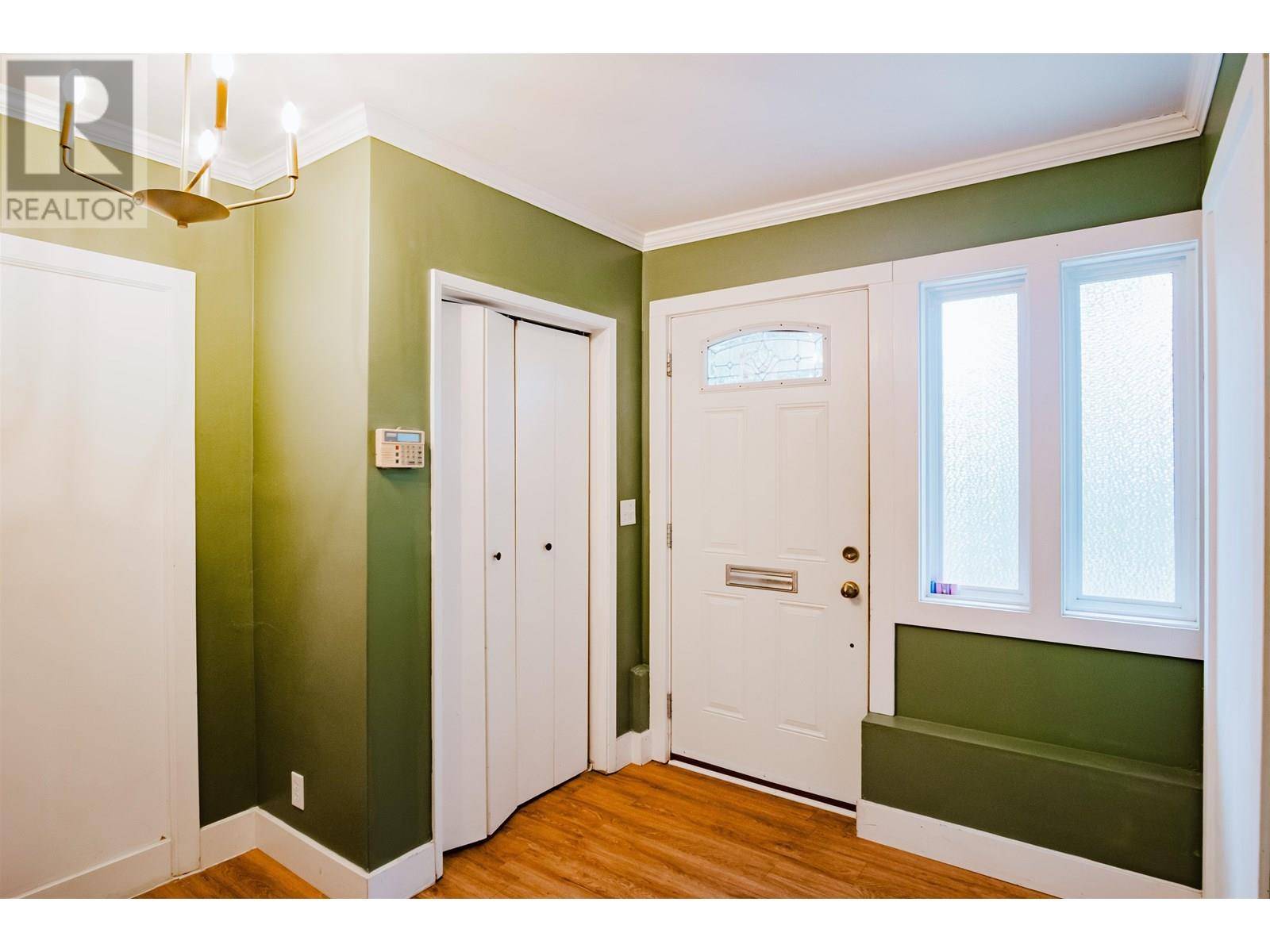 Port Coquitlam, BC V3C2R1,1648 SCARBOROUGH CRESCENT