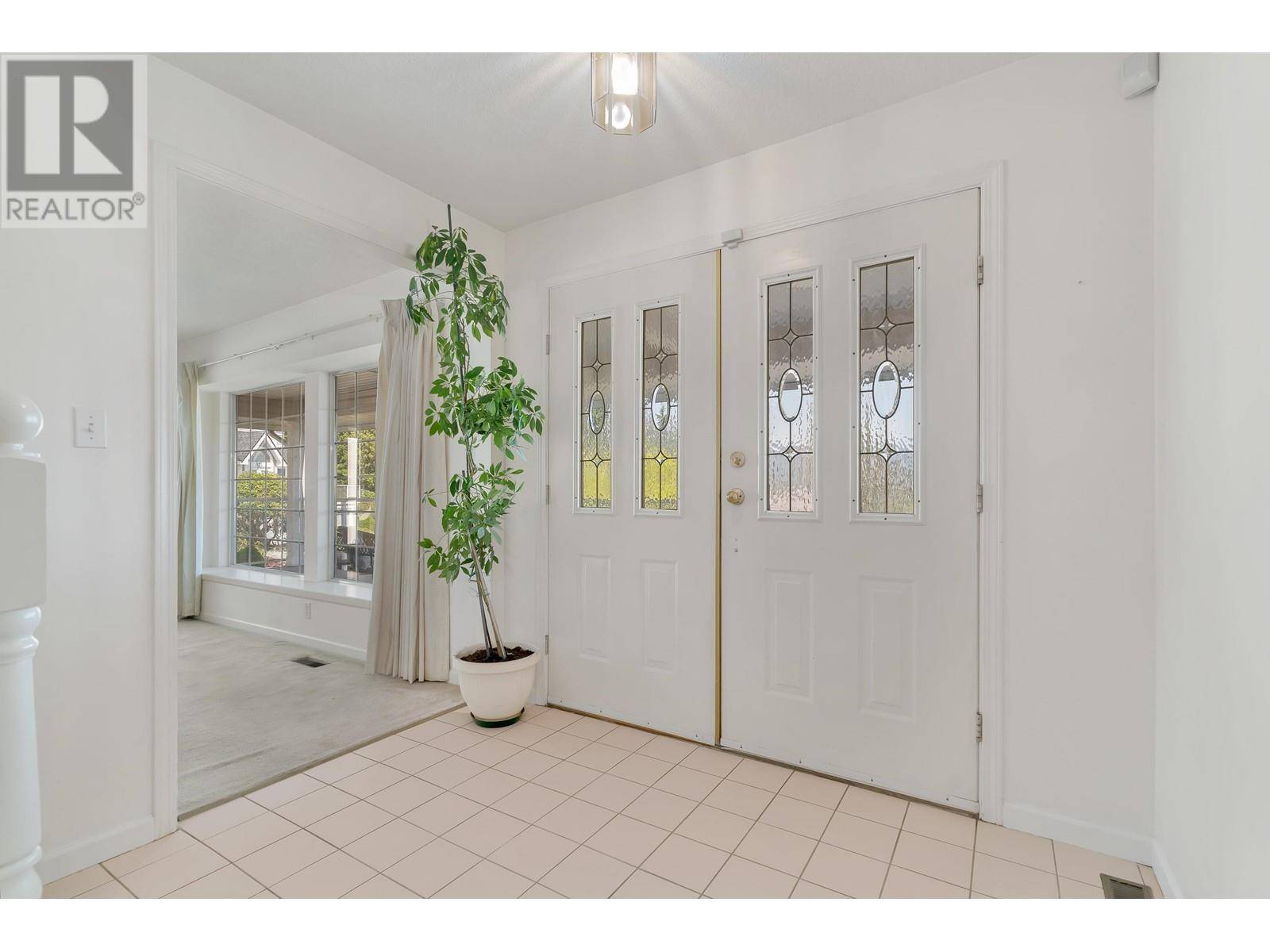 Coquitlam, BC V3C5W5,575 CLEARWATER WAY