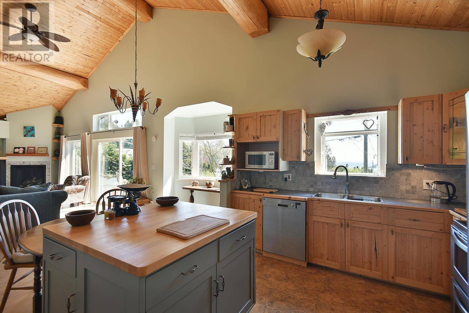 Sechelt, BC V7Z0S9,6508 LYNNWOOD COURT