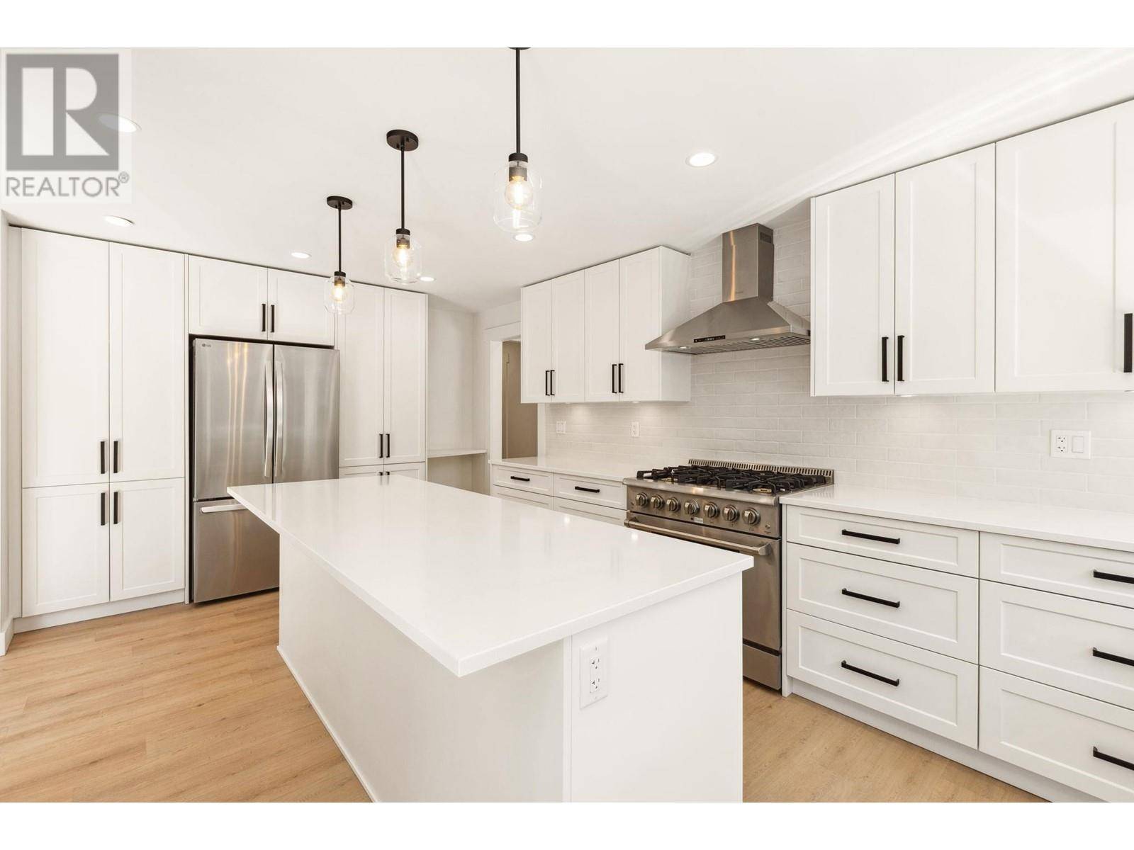 West Vancouver, BC V7W1K5,4990 WATER LANE