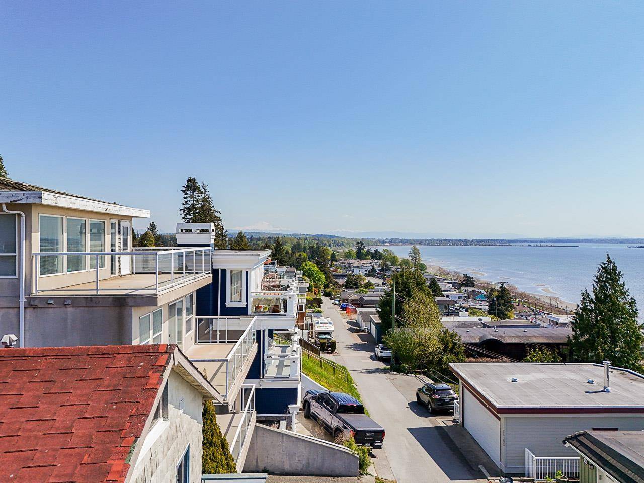 White Rock, BC V4B1J9,15412 COLUMBIA AVENUE