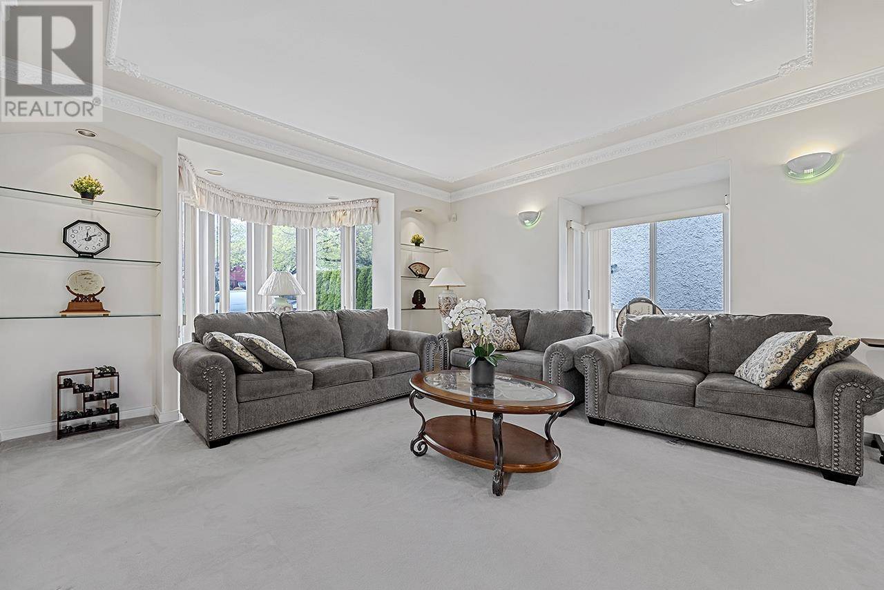 Burnaby, BC V5J4A6,7362 WAVERLEY AVENUE
