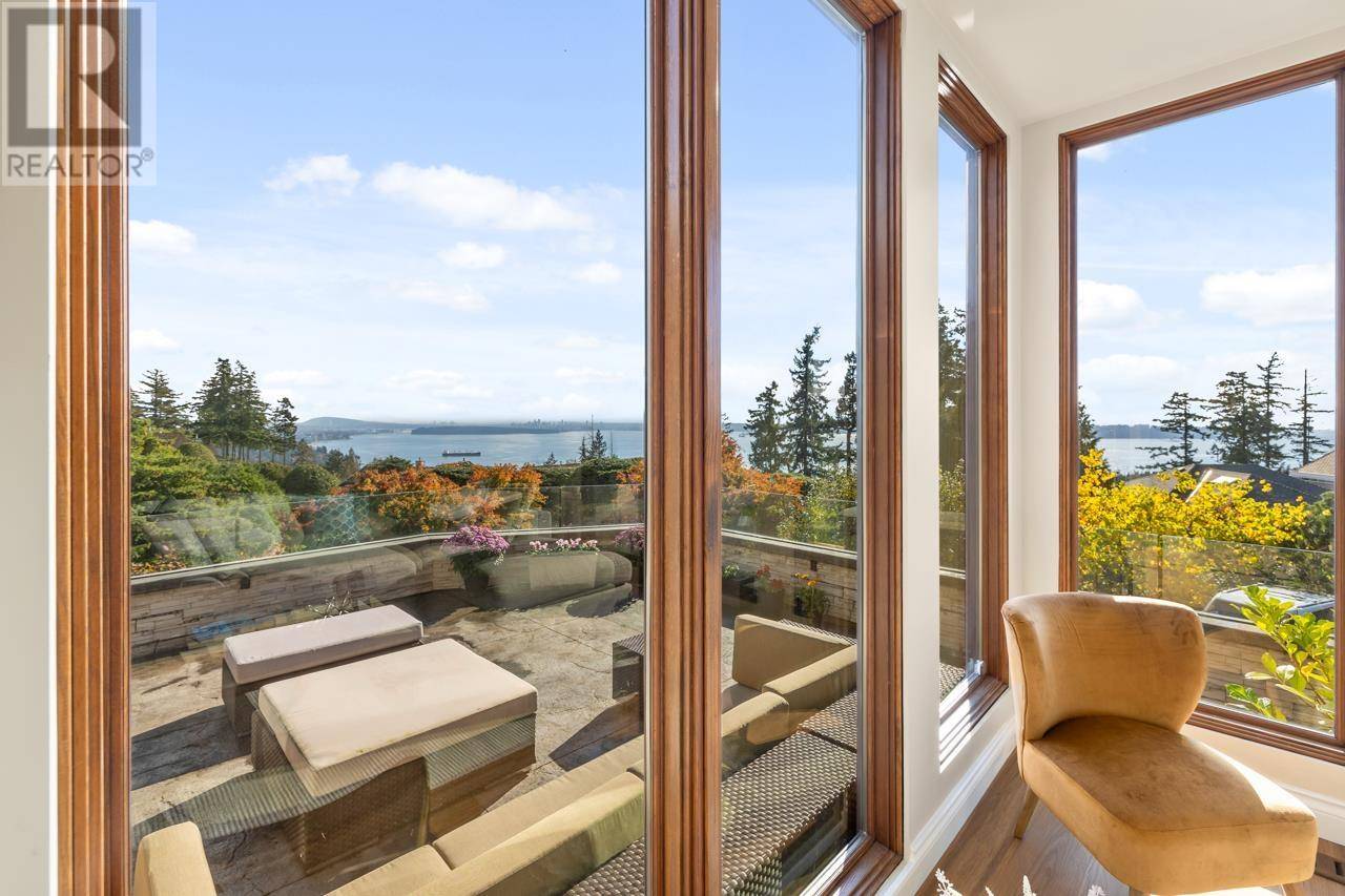 West Vancouver, BC V7W3G8,5401 WEST VISTA COURT