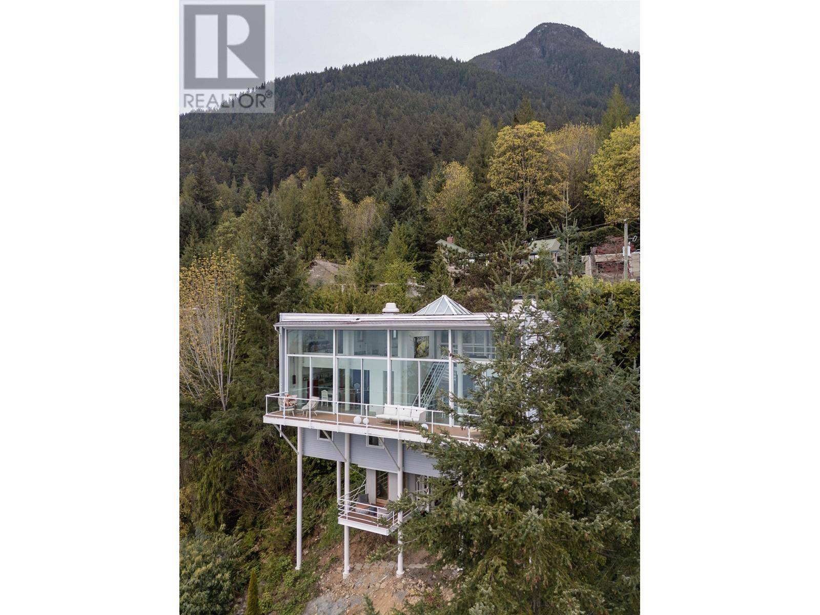 West Vancouver, BC V0N2E0,90 ISLEVIEW PLACE
