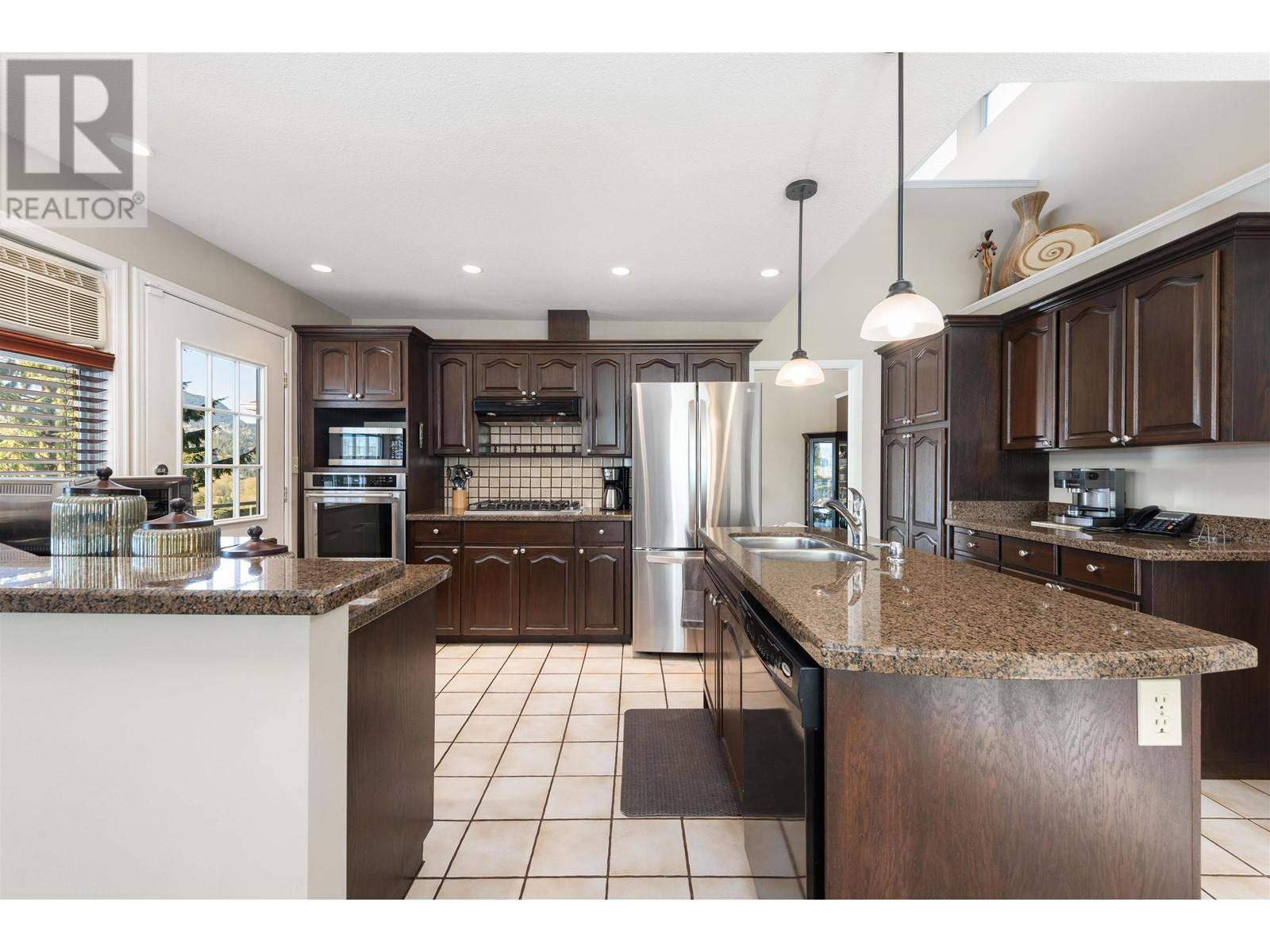 Coquitlam, BC V3C5A9,3173 LEEWARD COURT