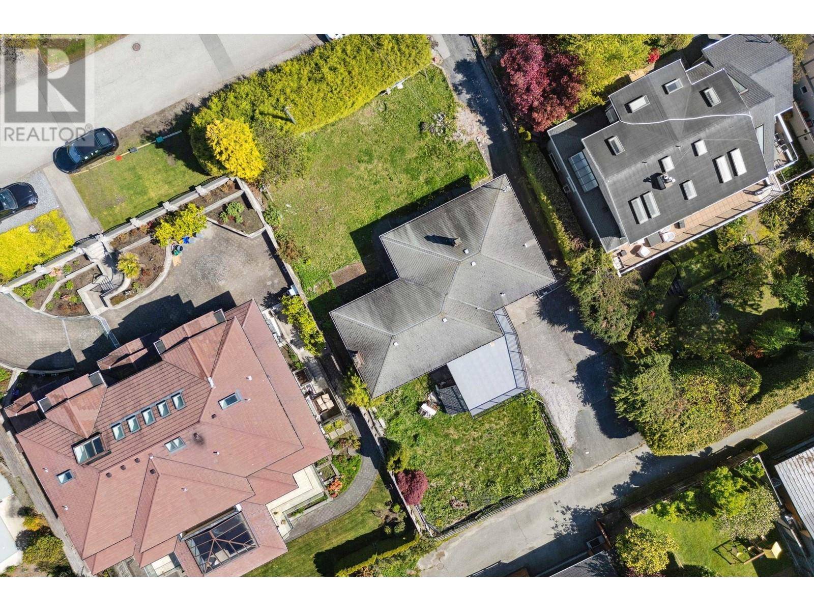 West Vancouver, BC V7S2K2,1158 QUEENS AVENUE