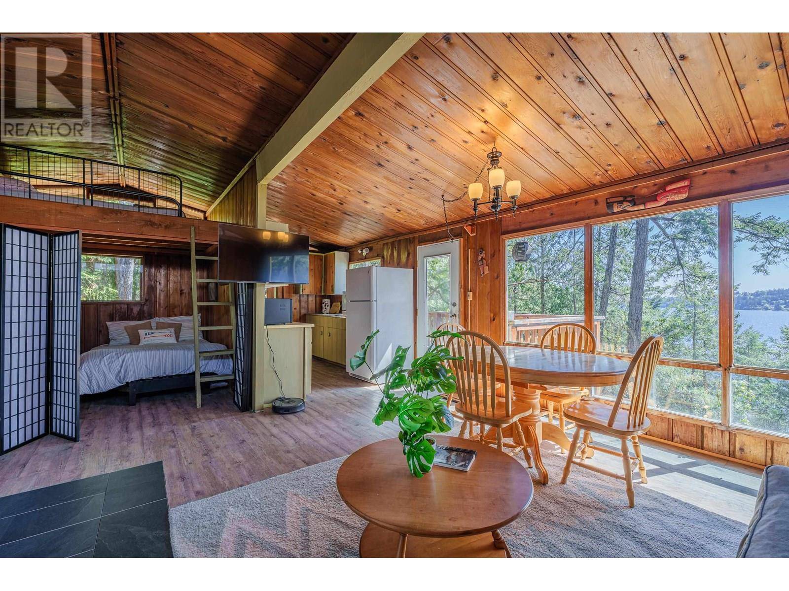 Sechelt, BC V7Z0C9,6037 SANDY HOOK ROAD