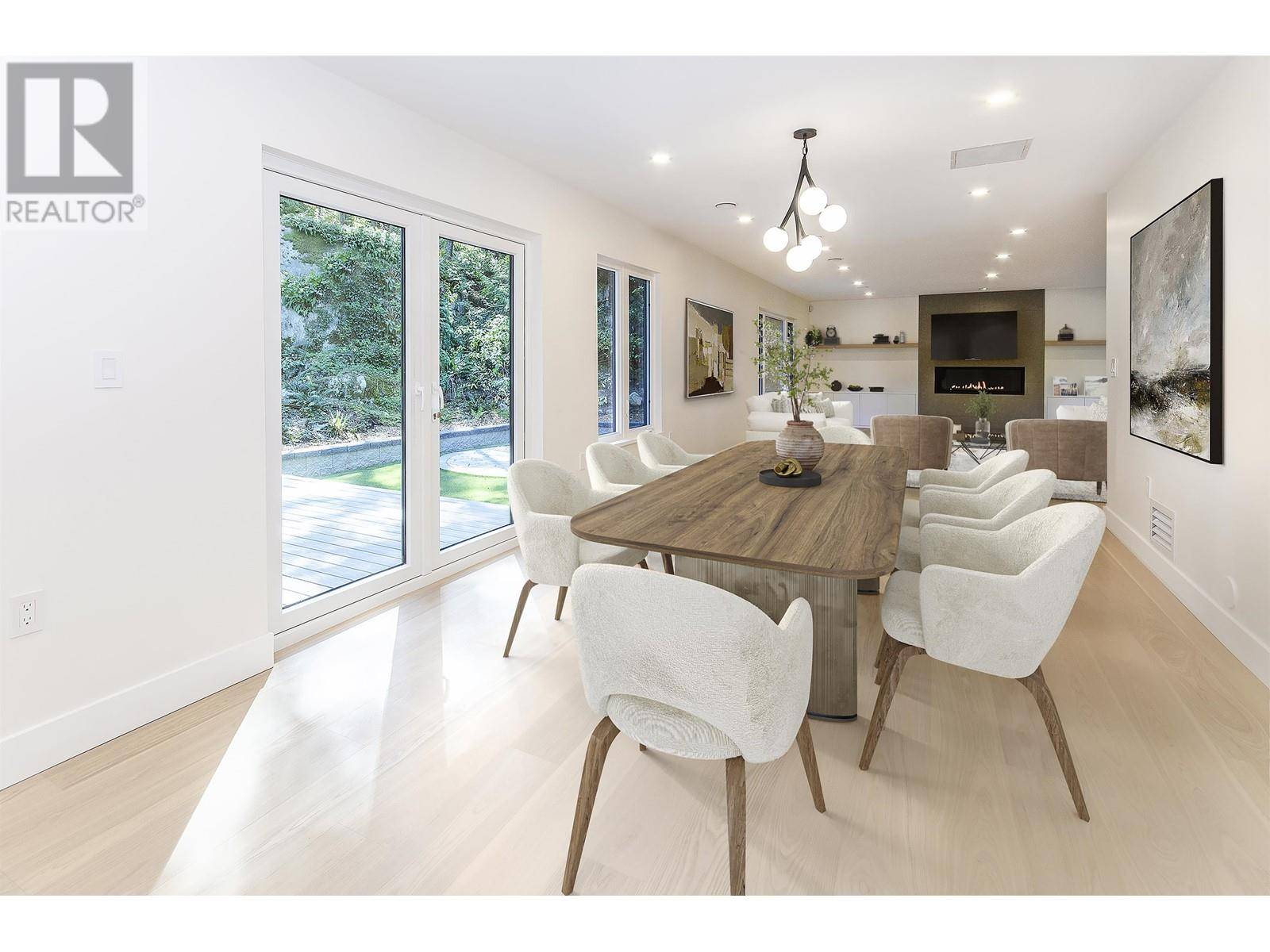 West Vancouver, BC V7V3J5,4002 BAYRIDGE AVENUE