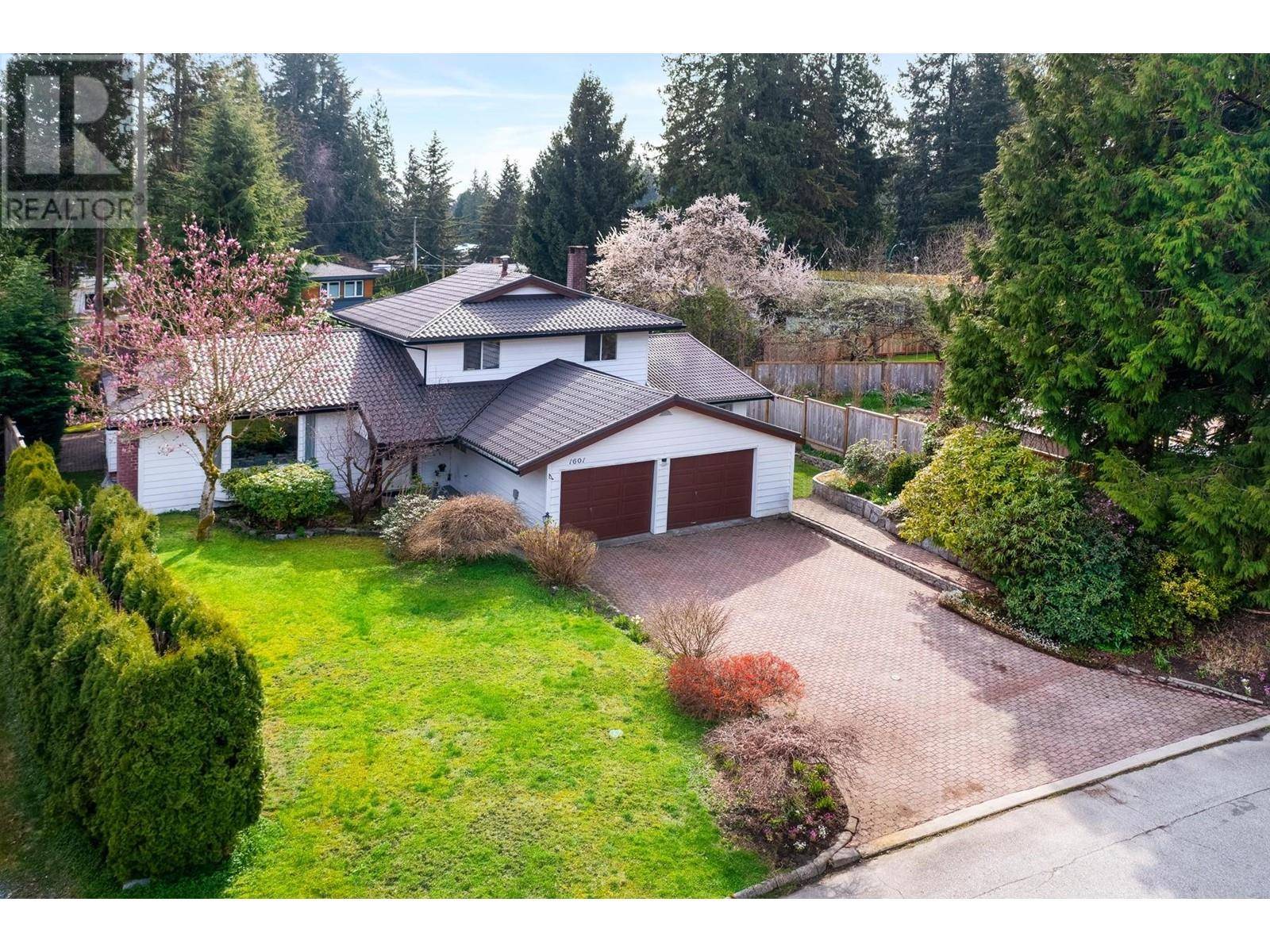 North Vancouver, BC V7J1X9,1601 PLATT CRESCENT