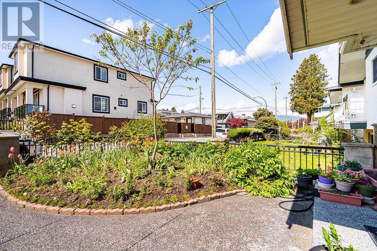 Vancouver, BC V5R4C3,4694 MCHARDY STREET