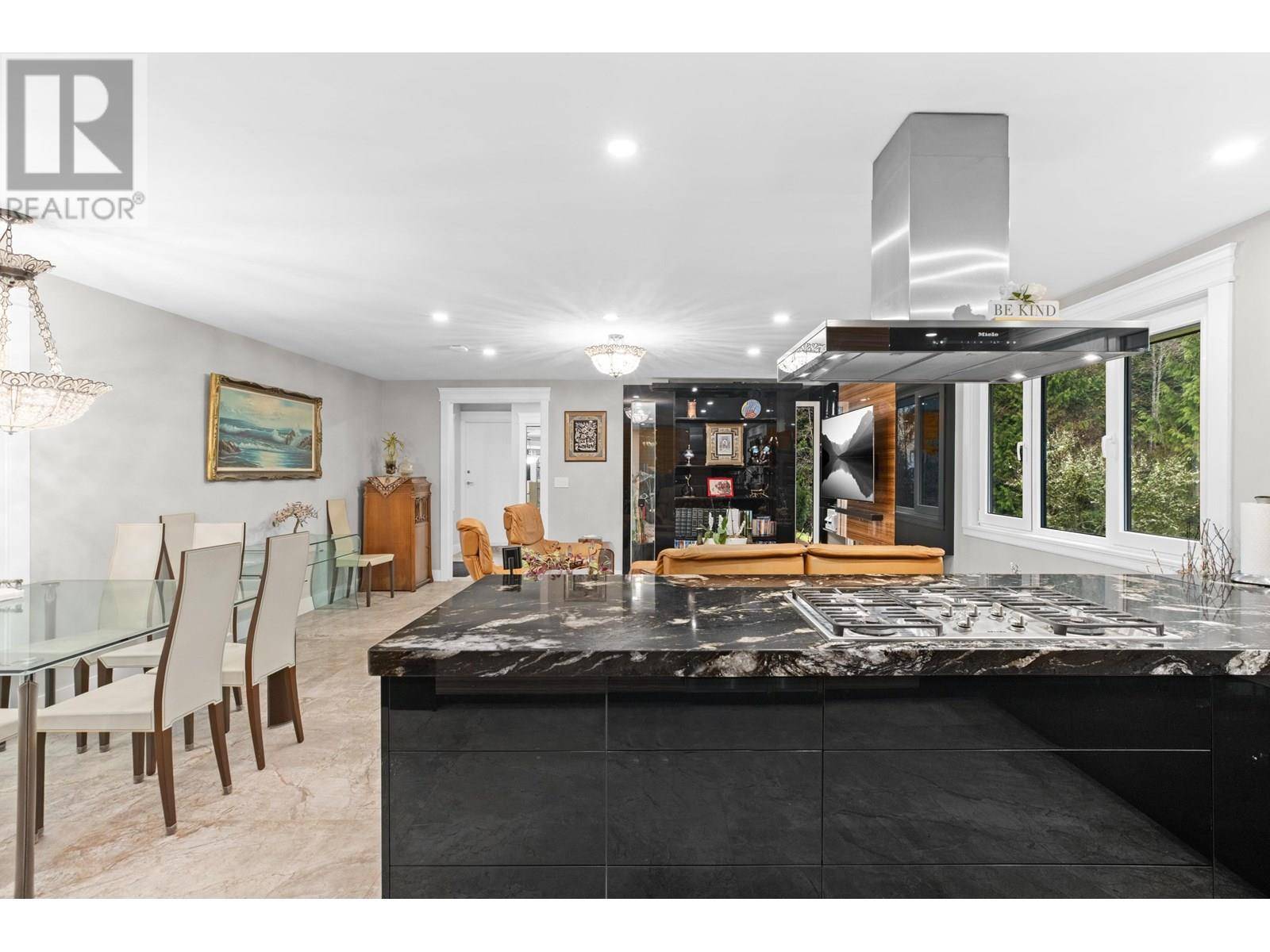 West Vancouver, BC V7S2P8,1162 CHARTWELL CRESCENT