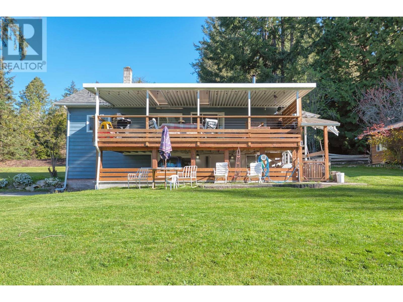 Roberts Creek, BC V0N2W4,1106 A & B GLADWIN TRAIL ROAD