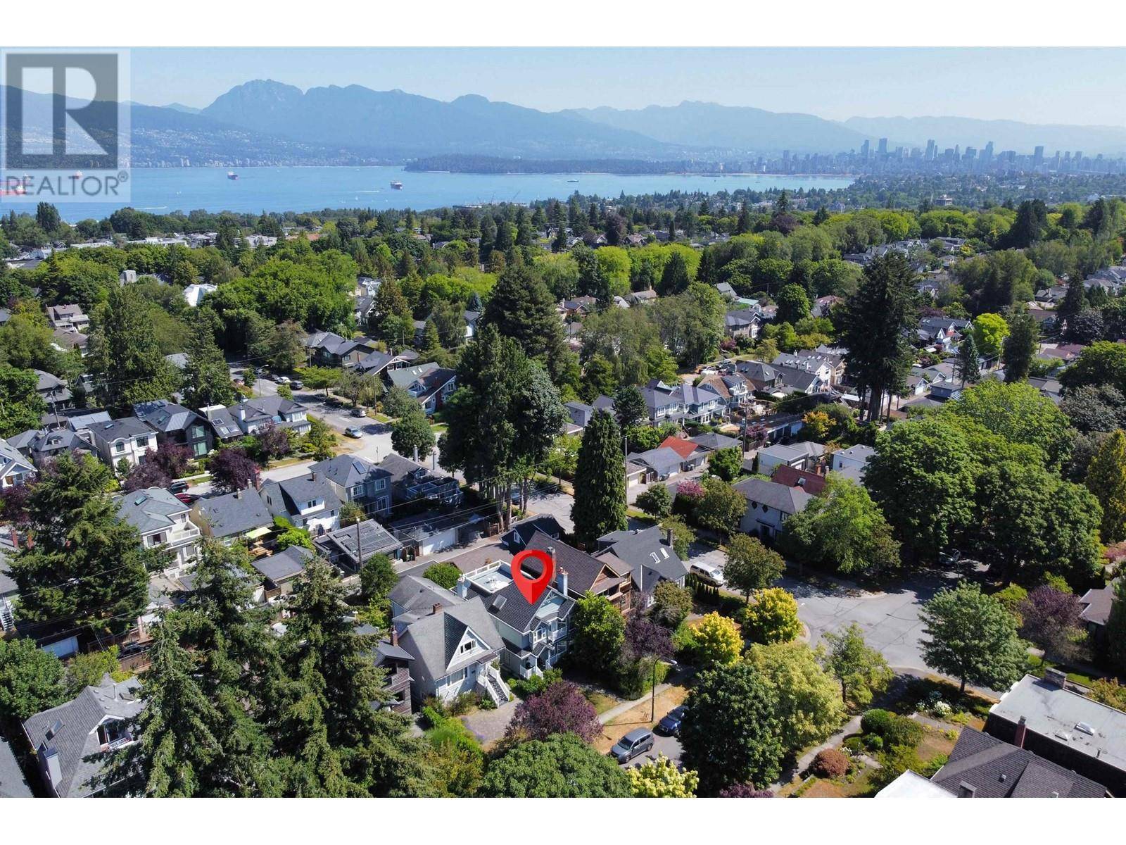 Vancouver, BC V6R3B1,4415 W 15TH AVENUE