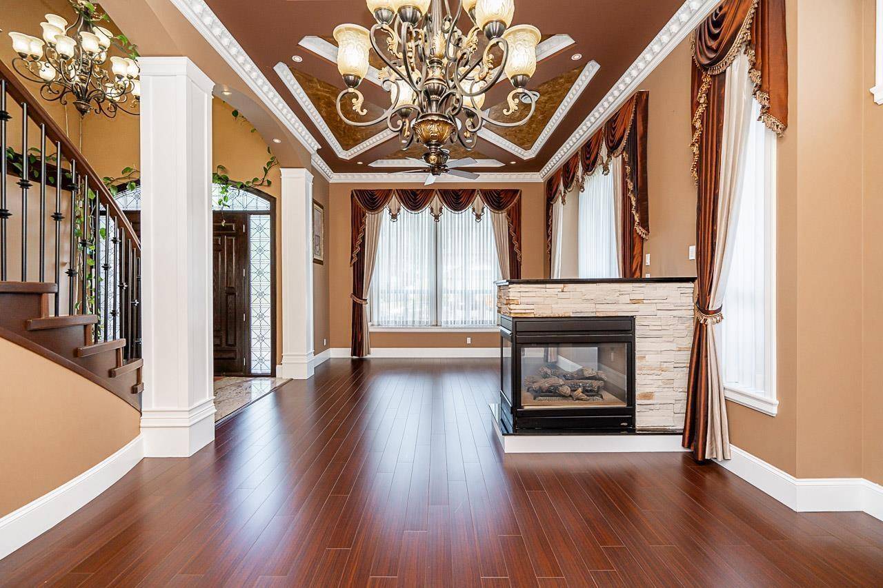 Abbotsford, BC V2T5K9,31018 UPPER MACLURE ROAD