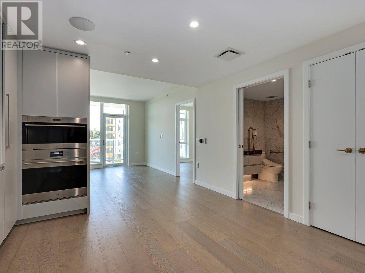 Vancouver, BC V6P0K2,7418 PAULSON ST #607