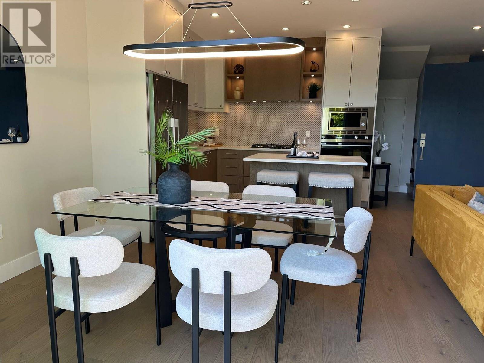 North Vancouver, BC V7L2V9,346 E 17TH STREET