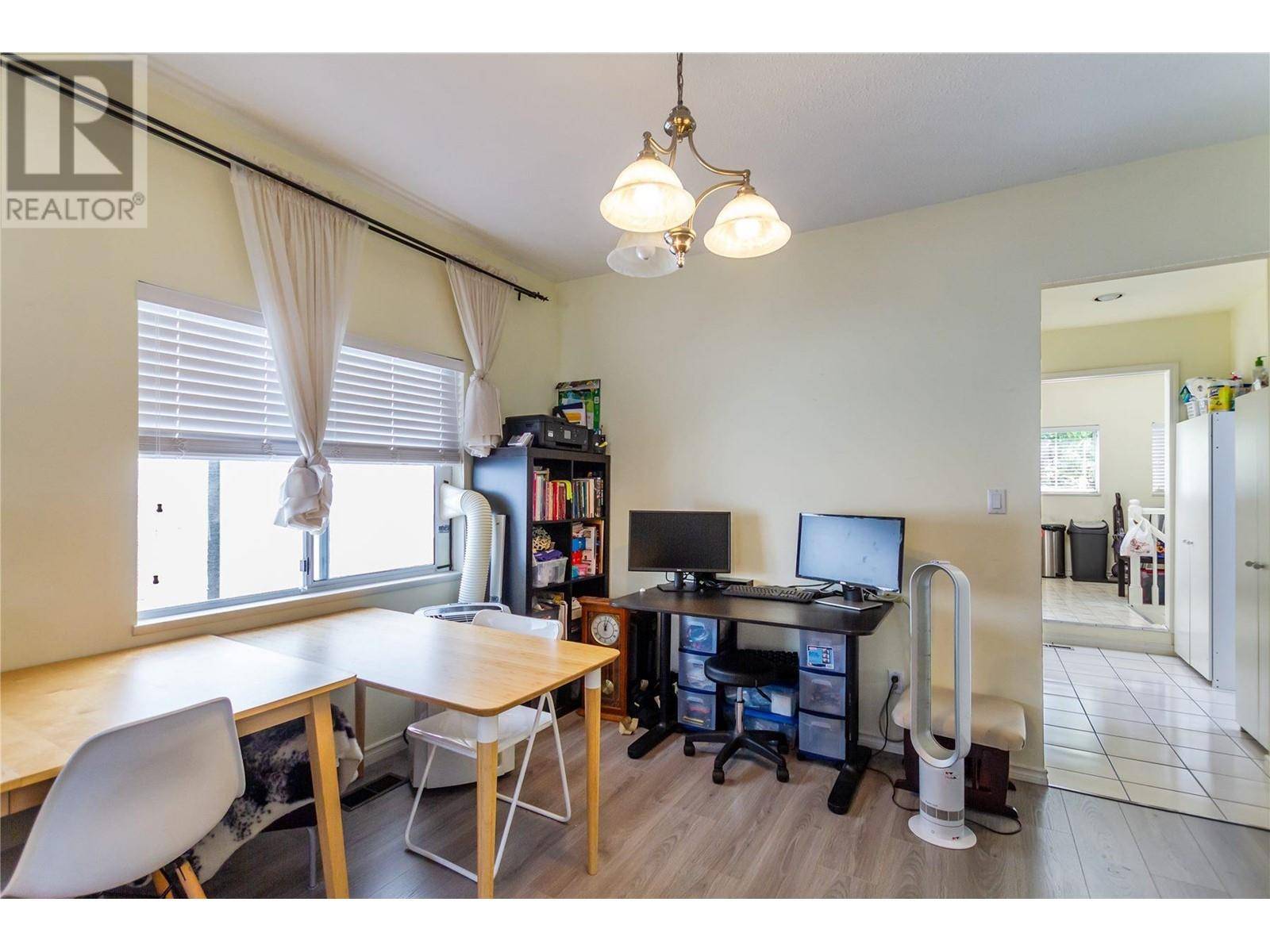 Vancouver, BC V5X1H8,156 E 53RD AVENUE