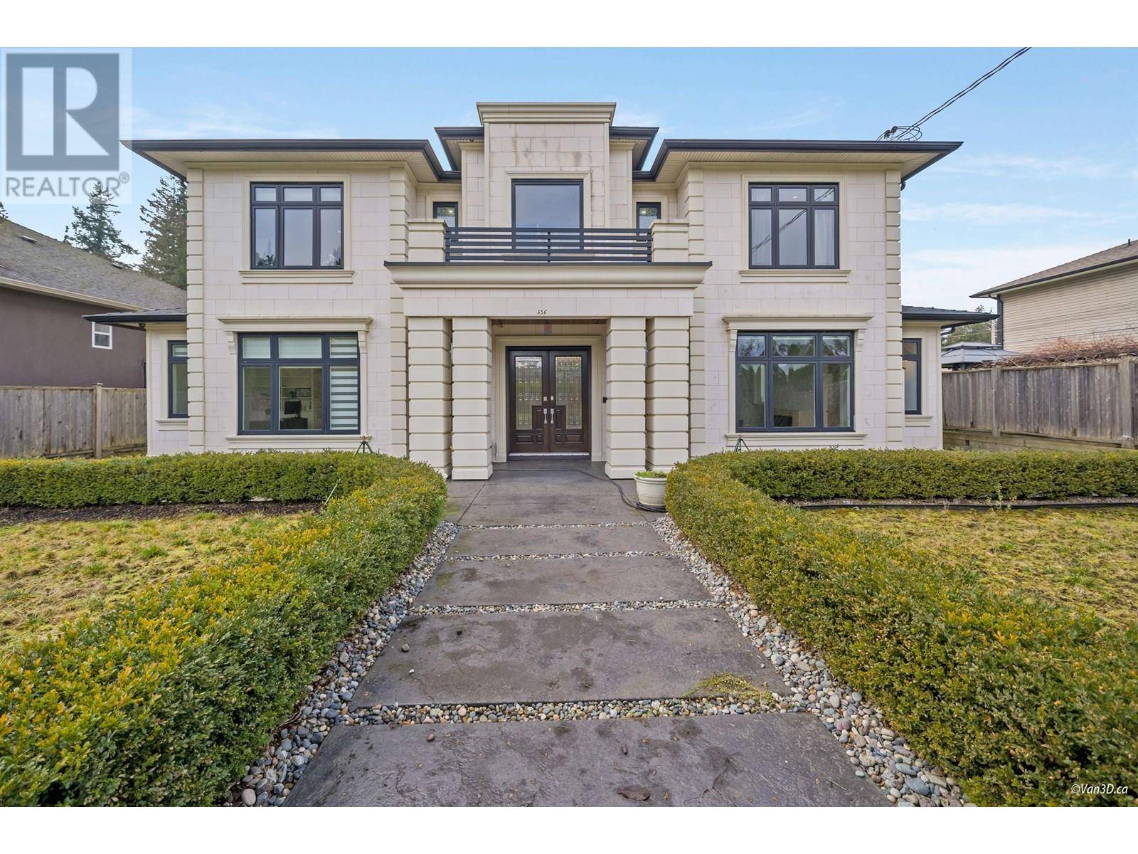 Coquitlam, BC V3J4R6,656 BLUE MOUNTAIN STREET
