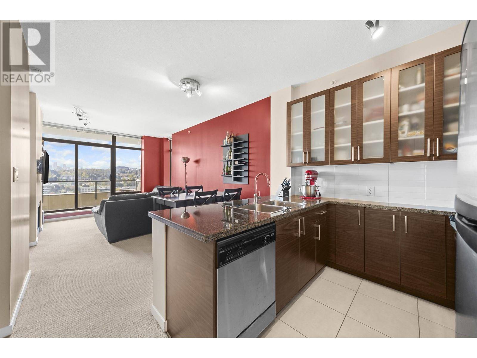 Burnaby, BC V5C0B4,2345 MADISON AVE #1402