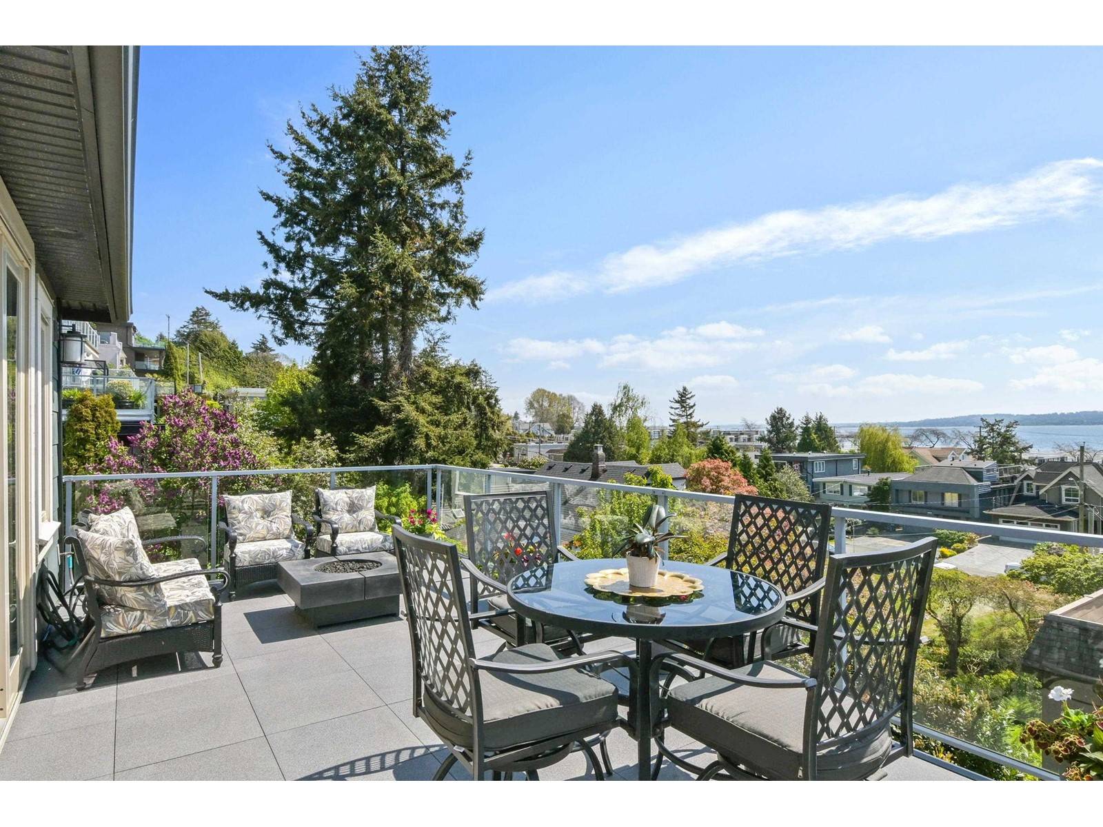 White Rock, BC V4B2C8,14738 MCDONALD AVENUE