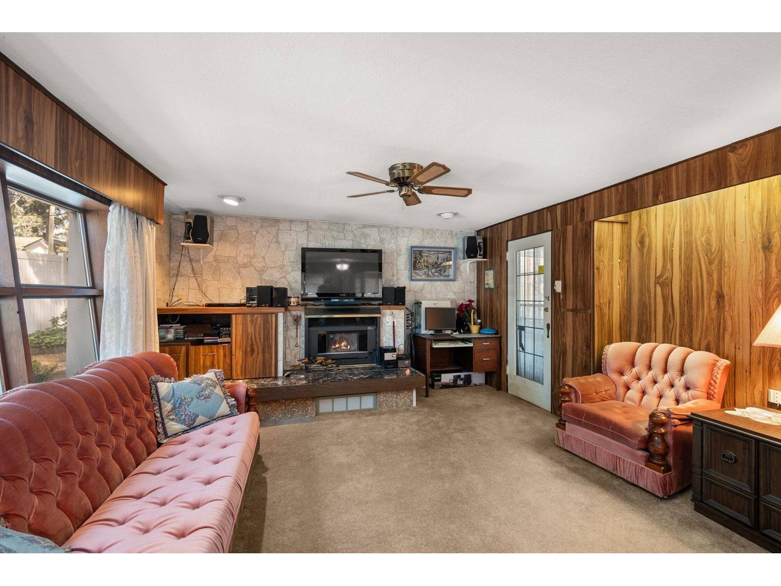 Cultus Lake, BC V2R4Y9,363 PINE STREET|Cultus Lake North