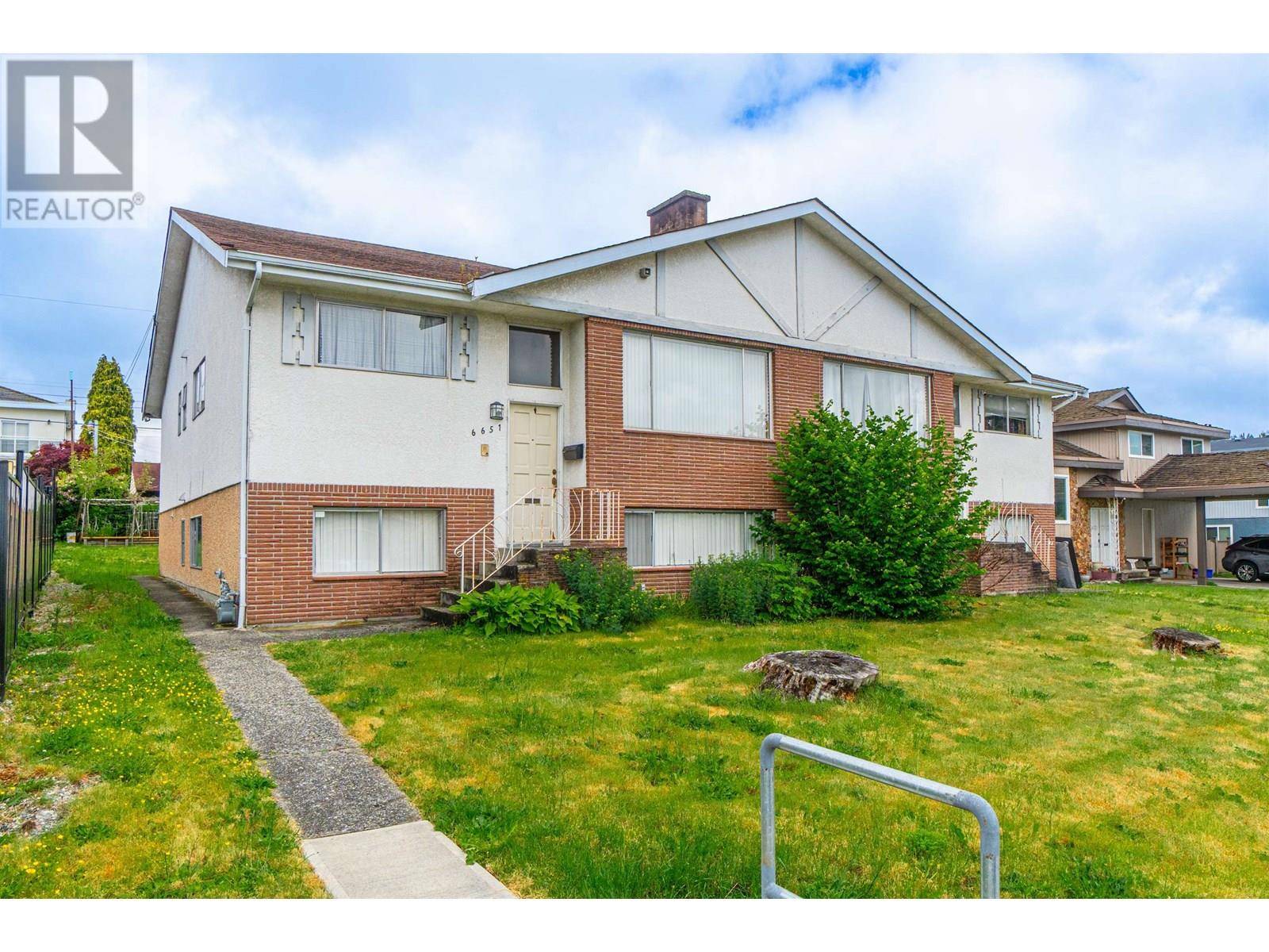 Burnaby, BC V5B2M7,6651 LOCHDALE STREET