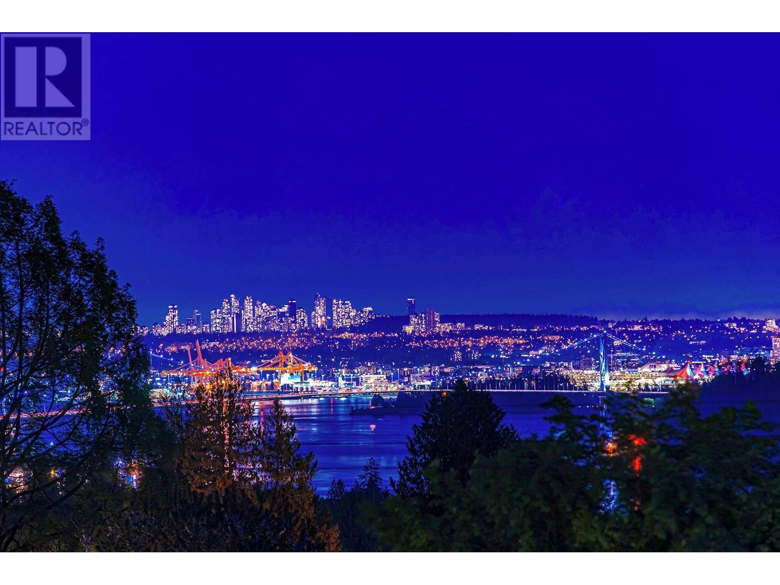 West Vancouver, BC V7V2Y7,2365 QUEENS AVENUE