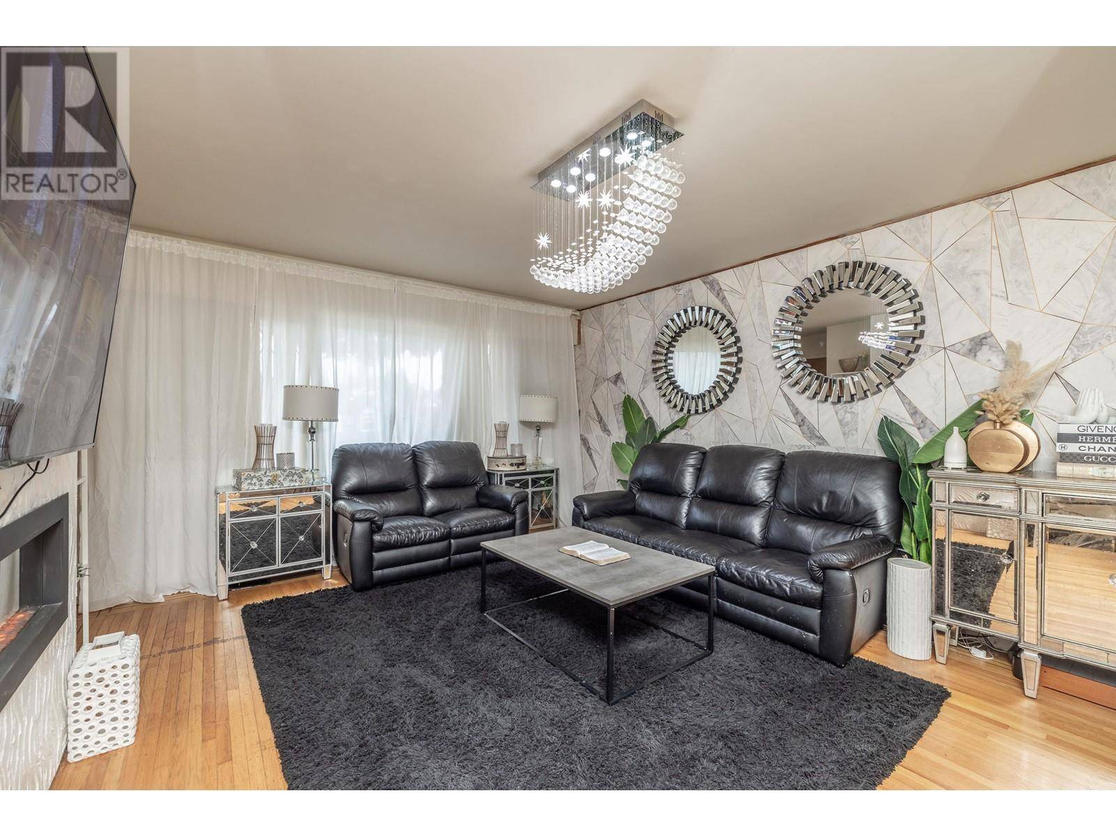 Vancouver, BC V5R4N6,4987 HOY STREET