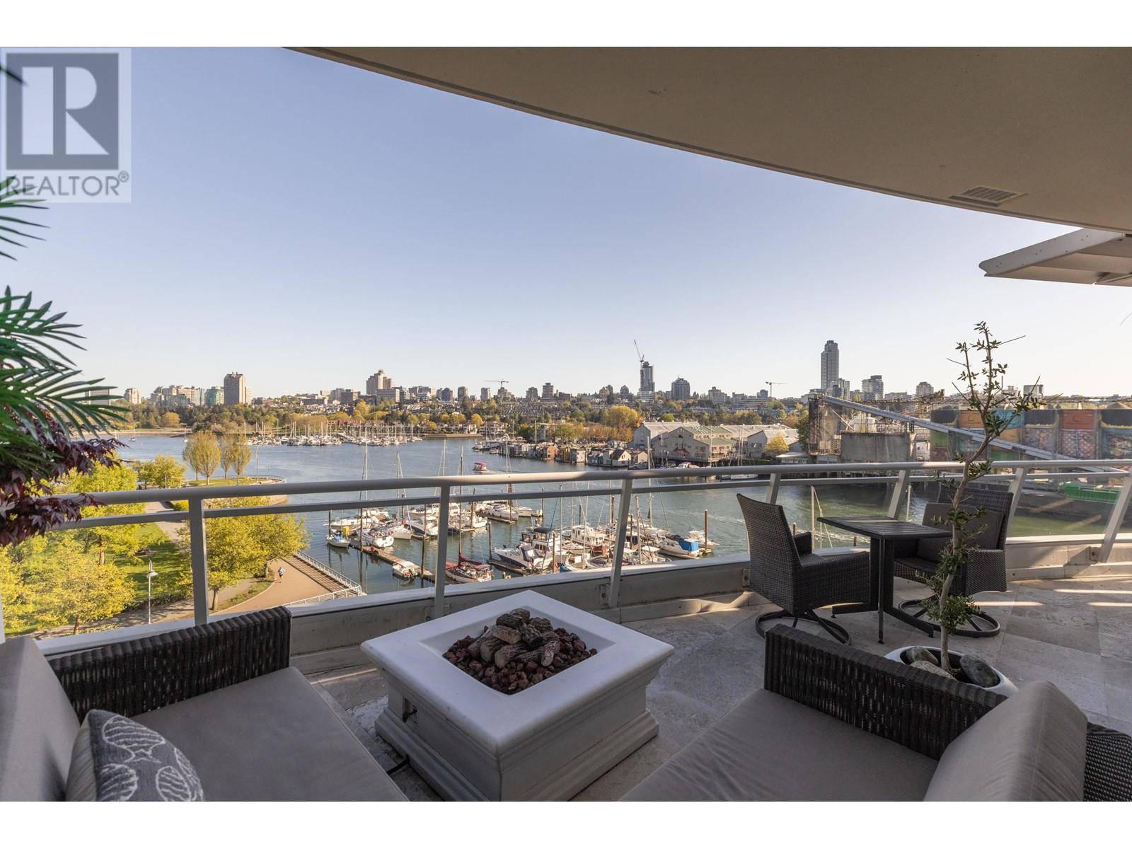 Vancouver, BC V6Z3H6,628 KINGHORNE Mews #701