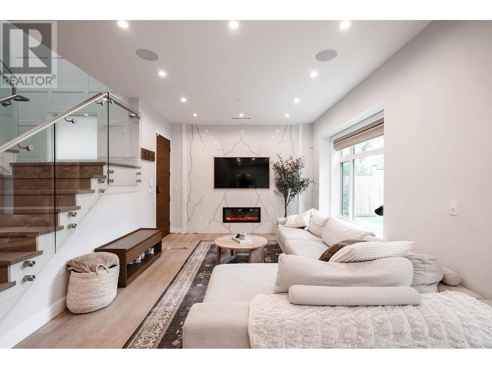 Vancouver, BC V6N3B5,3337 W 40TH AVENUE