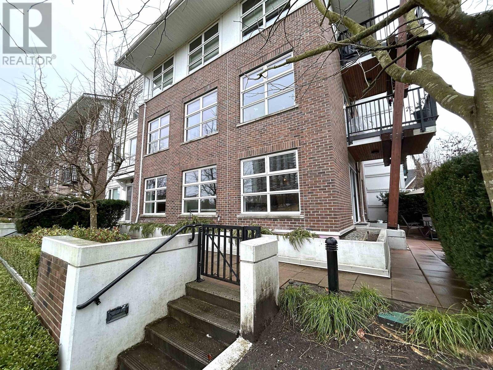 New Westminster, BC V3M0G5,245 BROOKES ST #105