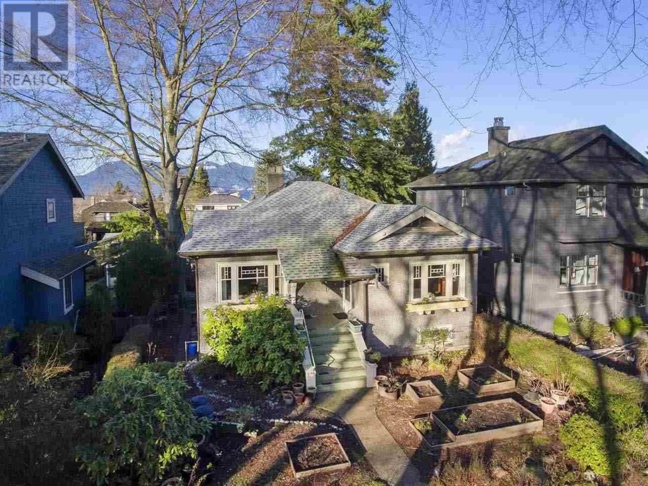 Vancouver, BC V6R2T7,4247 W 13TH AVENUE