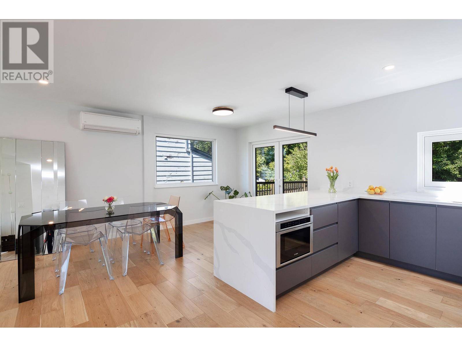 North Vancouver, BC V7H1C7,2996 PLYMOUTH DRIVE