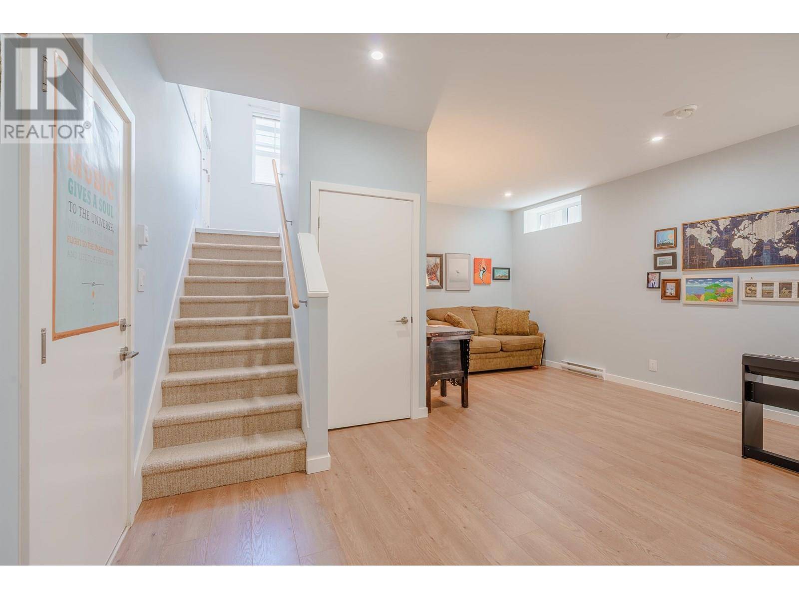 Sechelt, BC V7Z0S2,5978 BEACHGATE LANE