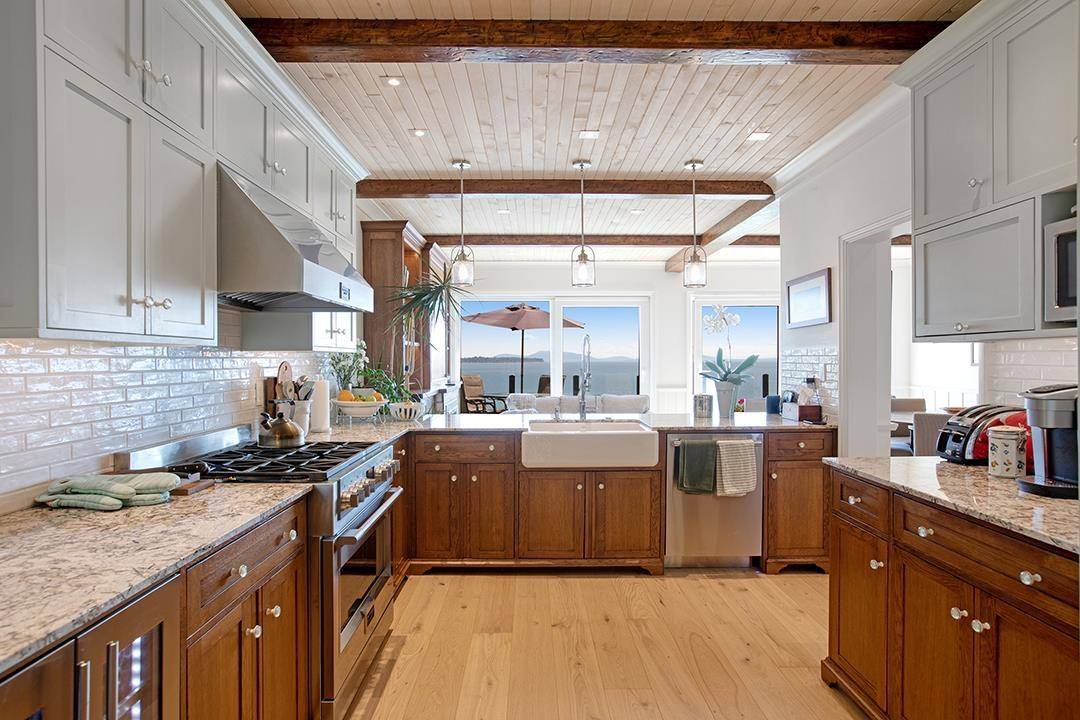 White Rock, BC V4B2V9,14553 SUNSET DRIVE