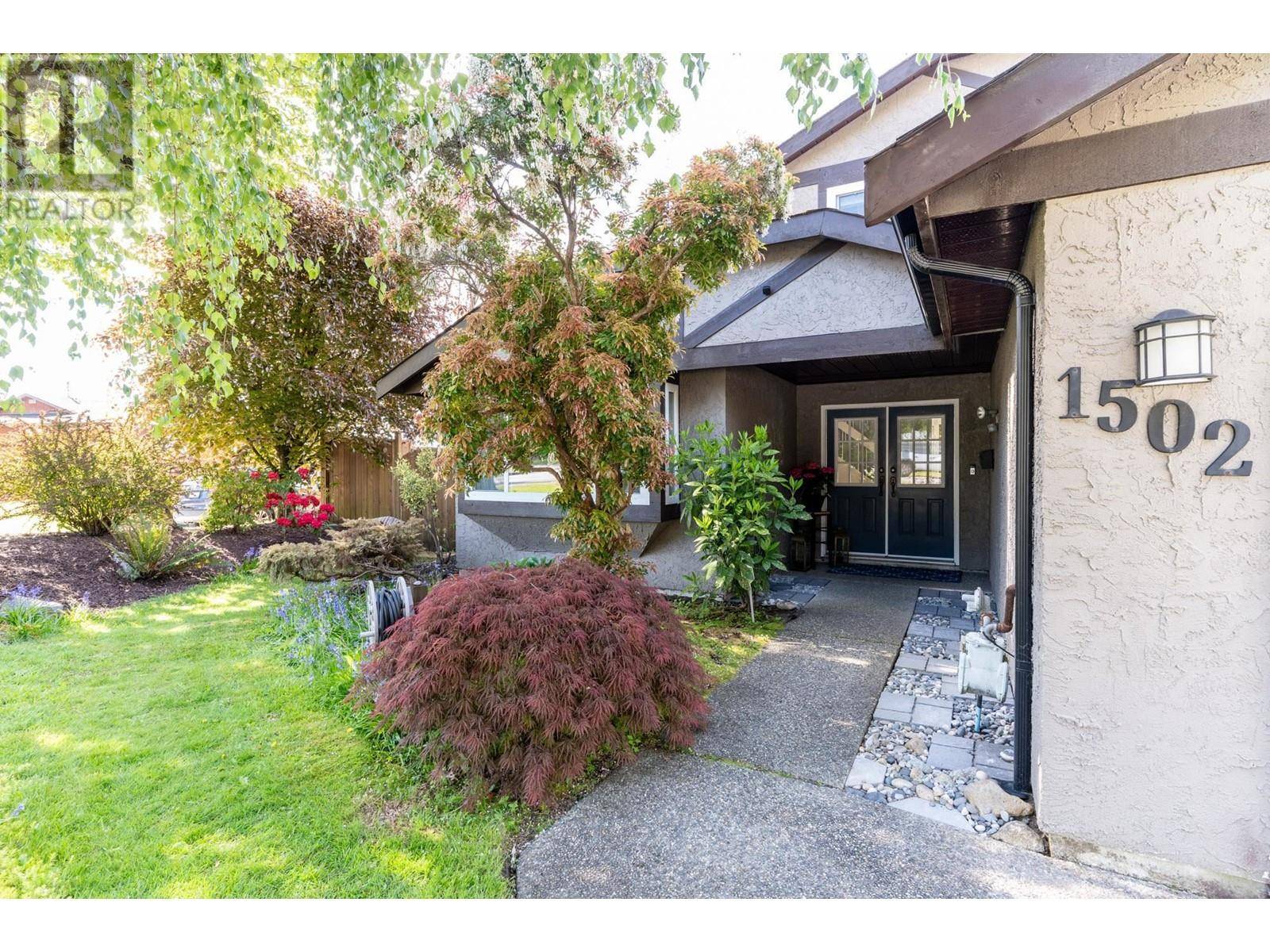 Port Moody, BC V3H4A6,1502 FERNWOOD PLACE