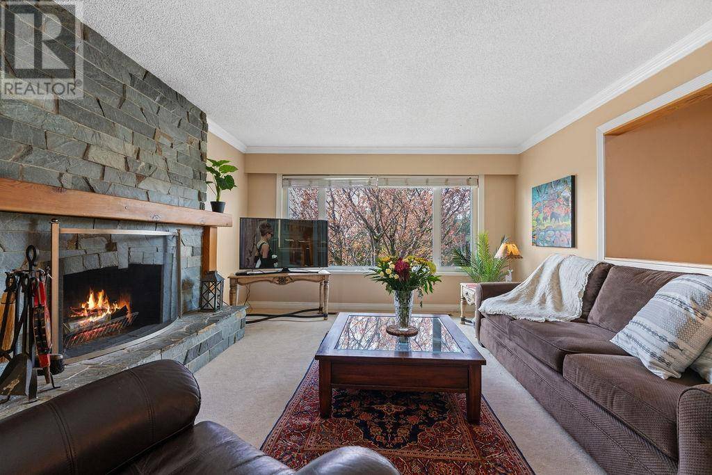 North Vancouver, BC V7N3T5,3300 MAHON AVENUE
