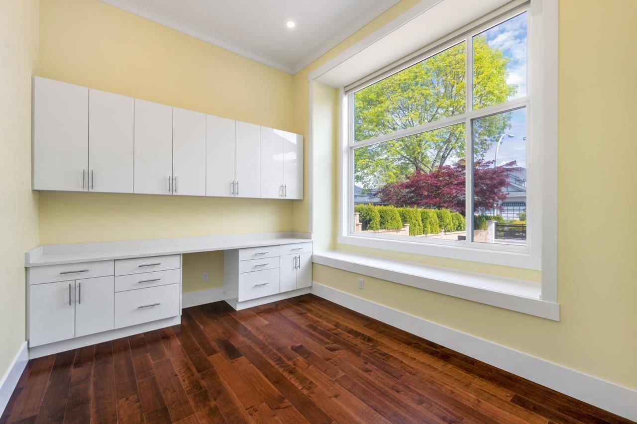 Surrey, BC V3W0Z1,6711 123A STREET
