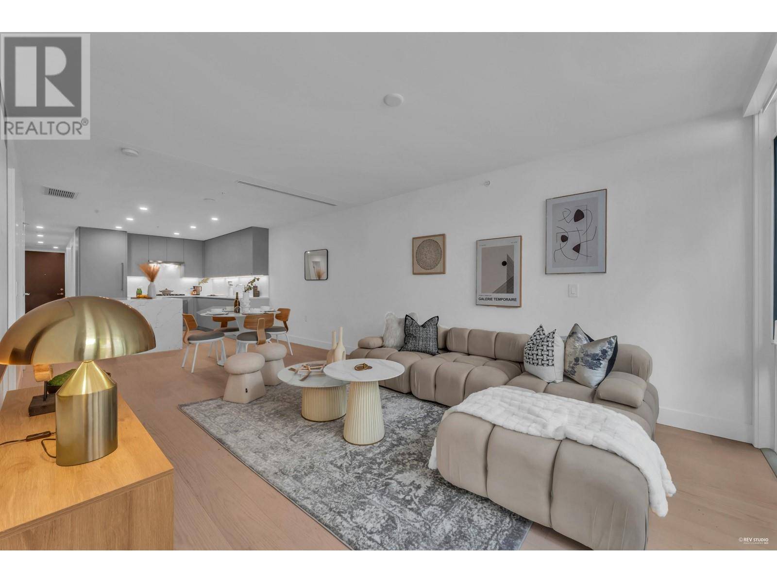 West Vancouver, BC V7T1B6,1331 MARINE DR #204