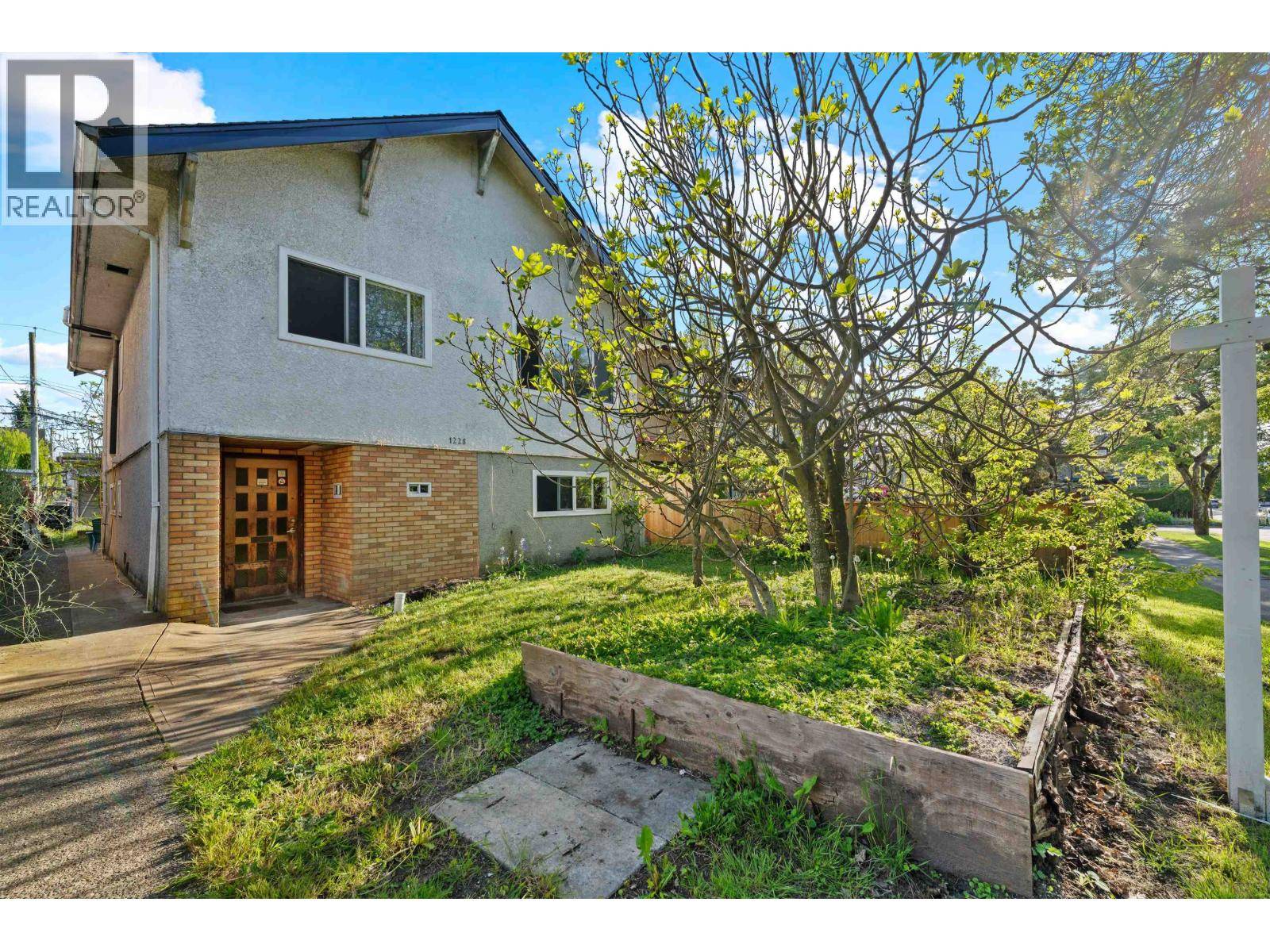 Vancouver, BC V5V2L8,1228 E 27TH AVENUE