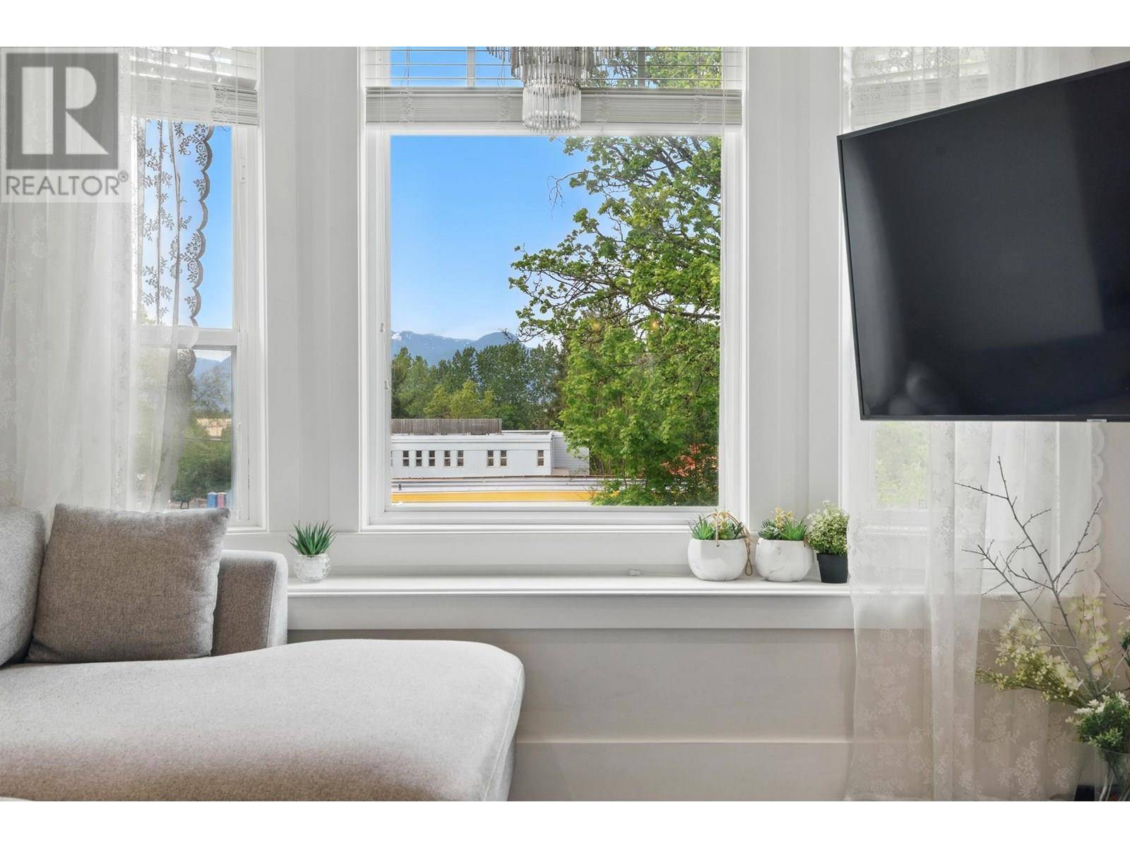 Vancouver, BC V5M2W2,2784 E 21ST AVENUE