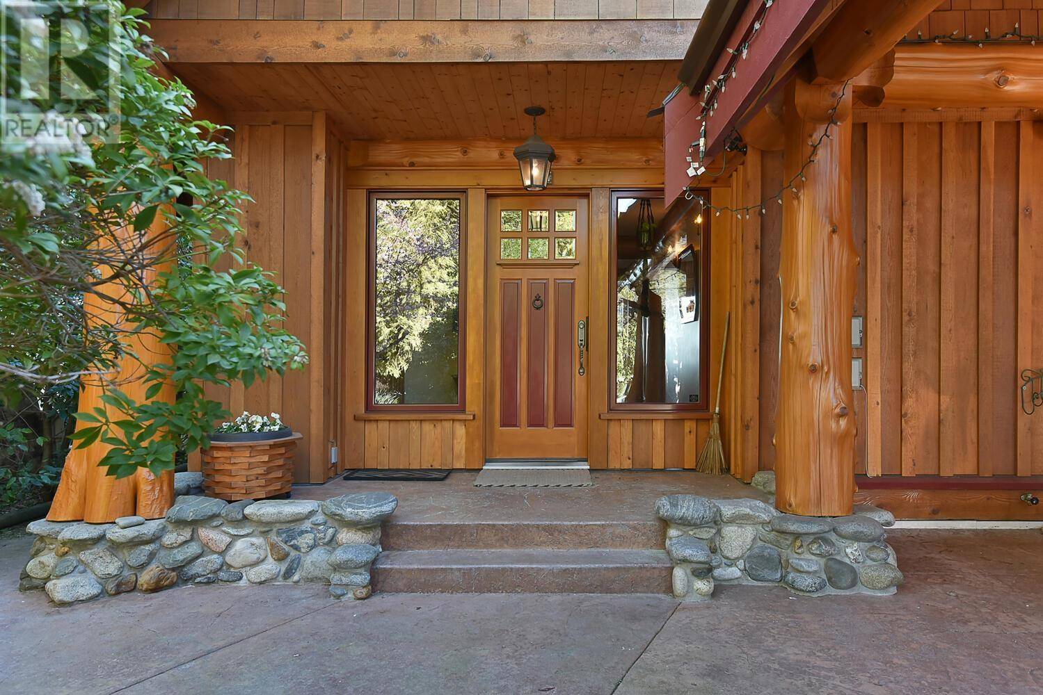 Gibsons, BC V0N1V8,667 FRANKLIN ROAD