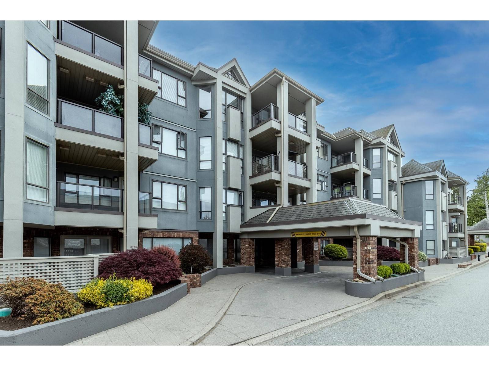 Surrey, BC V4A1W9,15241 18 #201