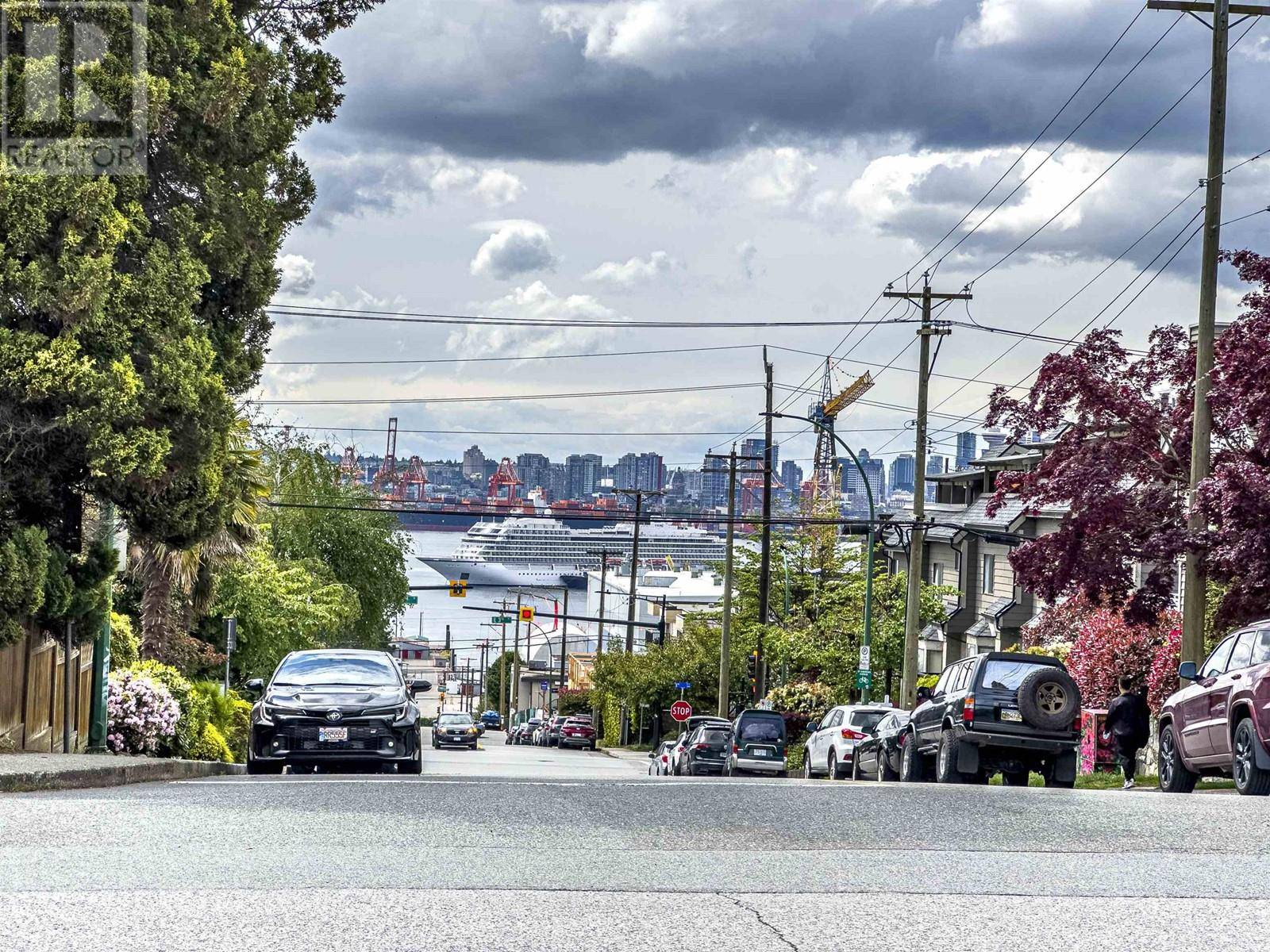 North Vancouver, BC V7L1J2,376 E 4TH STREET