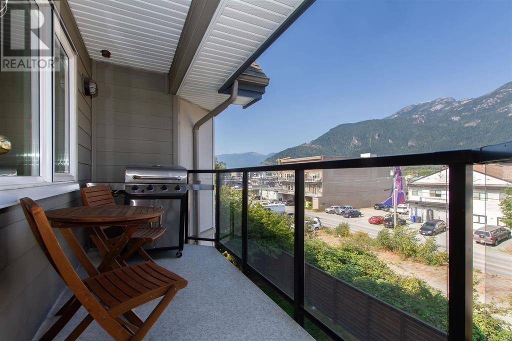 Squamish, BC V8B0K1,1466 PEMBERTON AVE #304