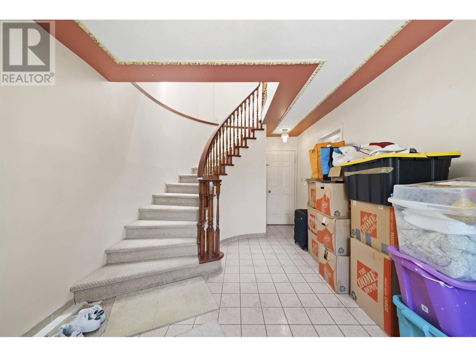Vancouver, BC V5R4J2,5990 JOYCE STREET